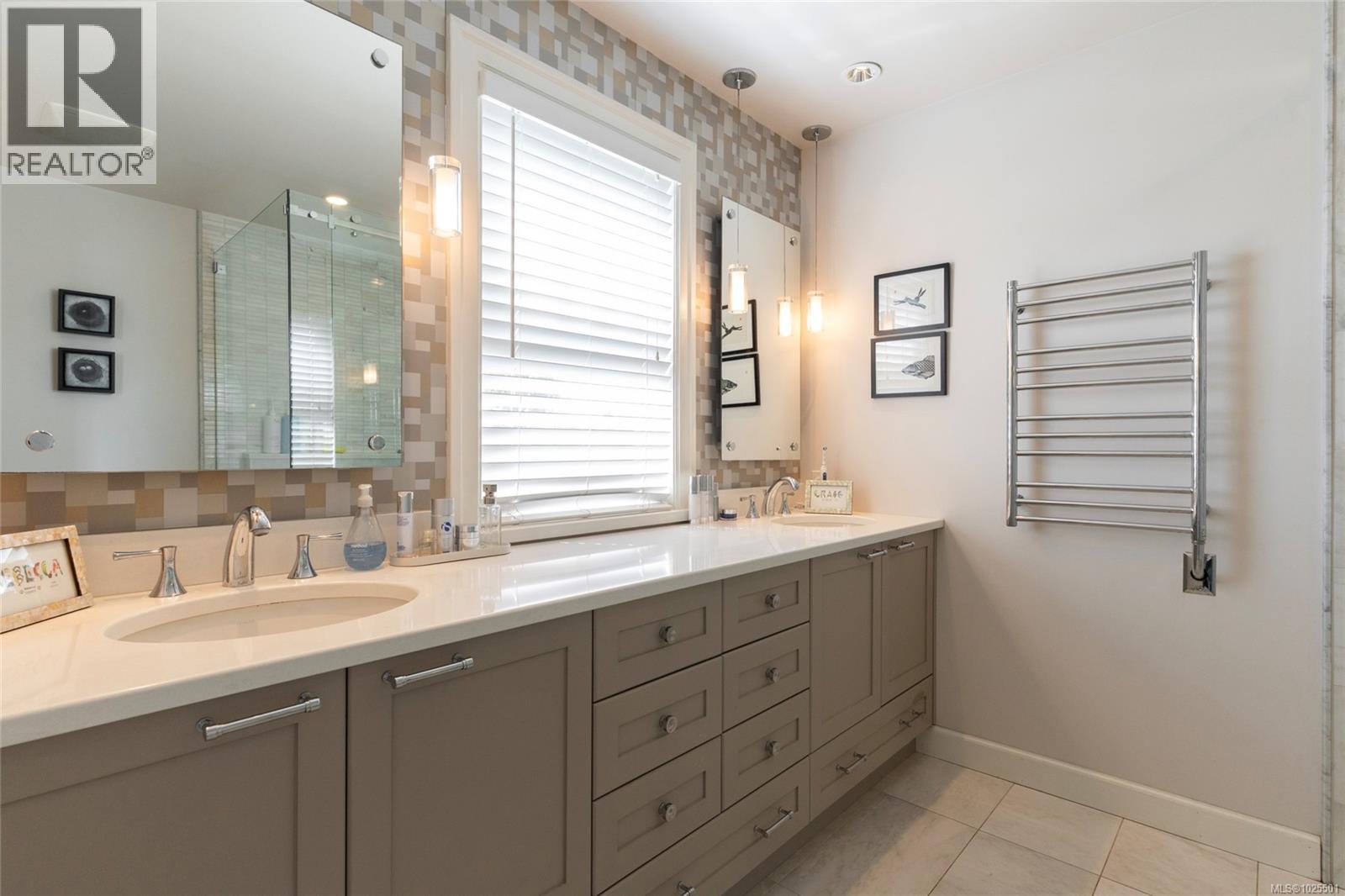  2741 Dufferin Avenue, Oak Bay