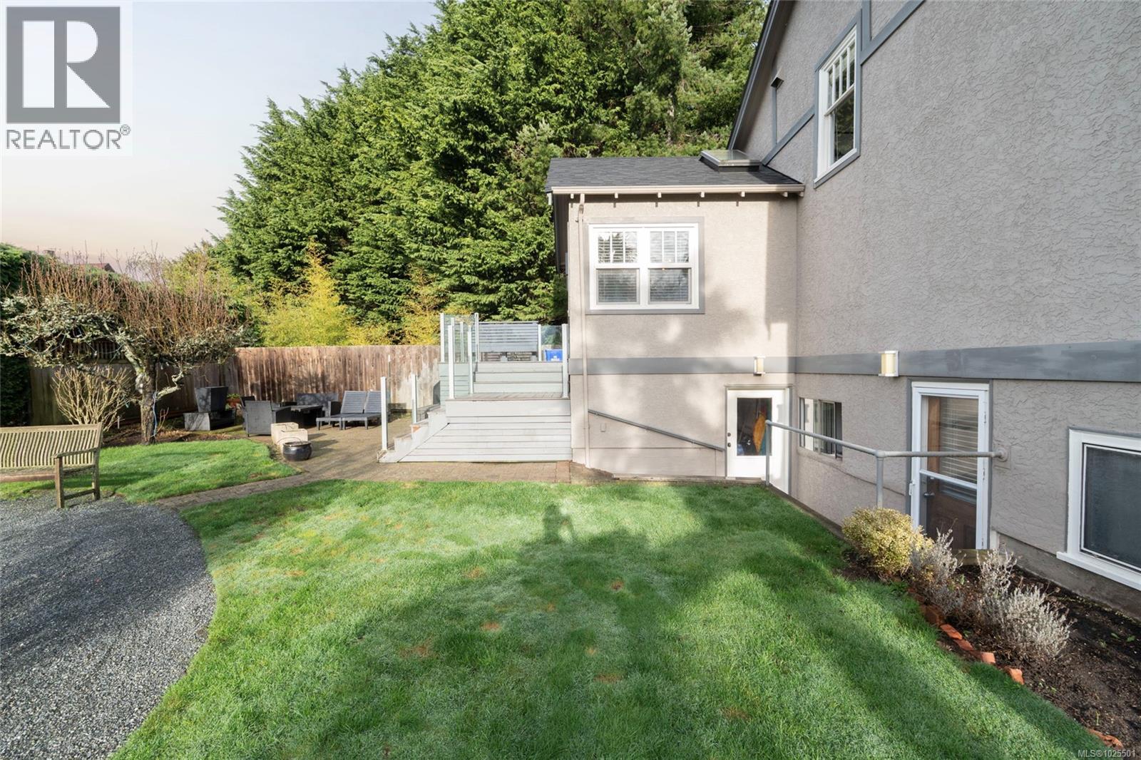  2741 Dufferin Avenue, Oak Bay