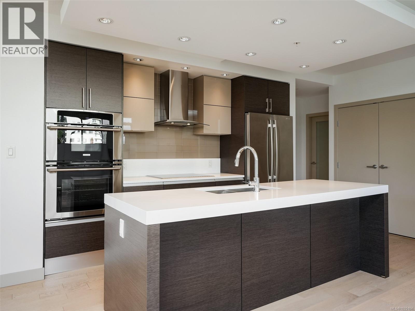 403 200 Douglas Street, Victoria