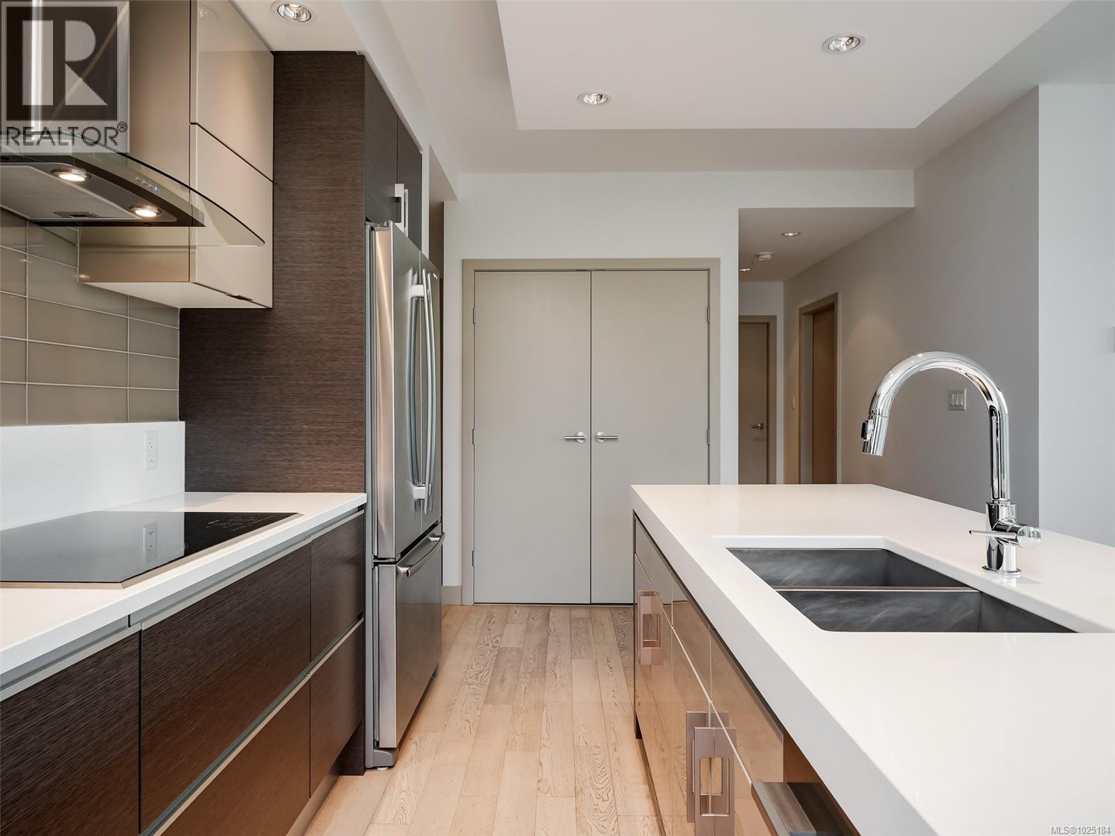 403 200 Douglas Street, Victoria