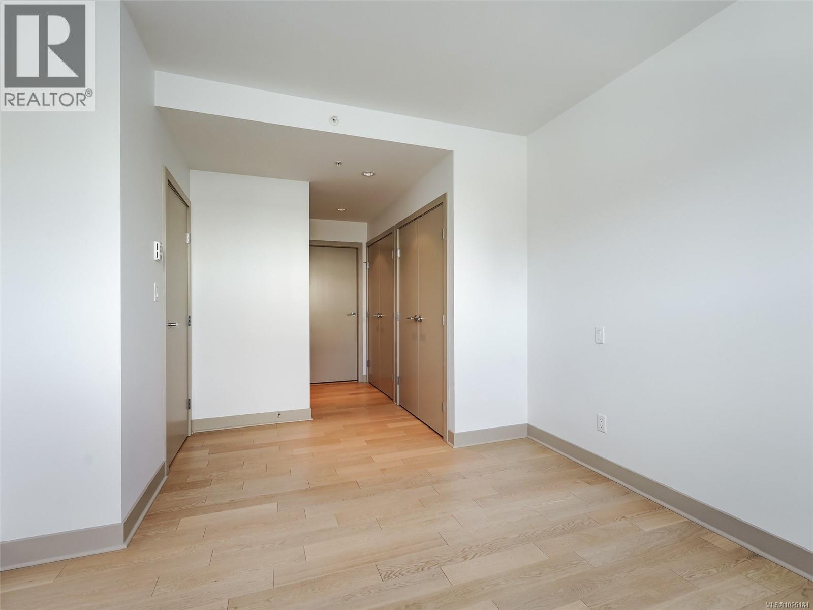 403 200 Douglas Street, Victoria