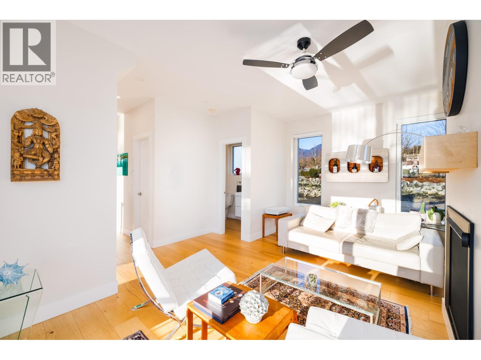 JNW04 415 ESPLANADE W, North Vancouver