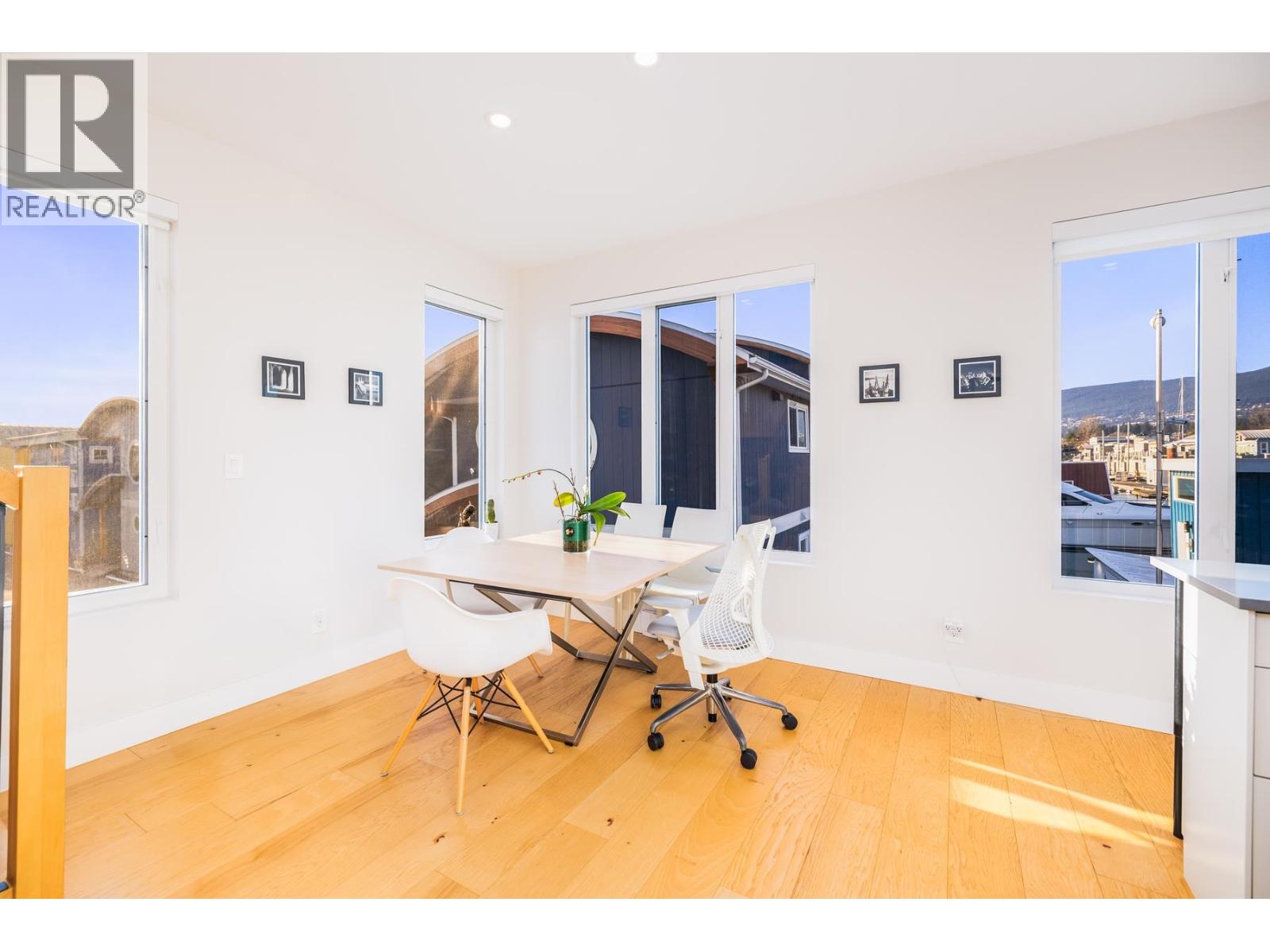 JNW04 415 ESPLANADE W, North Vancouver