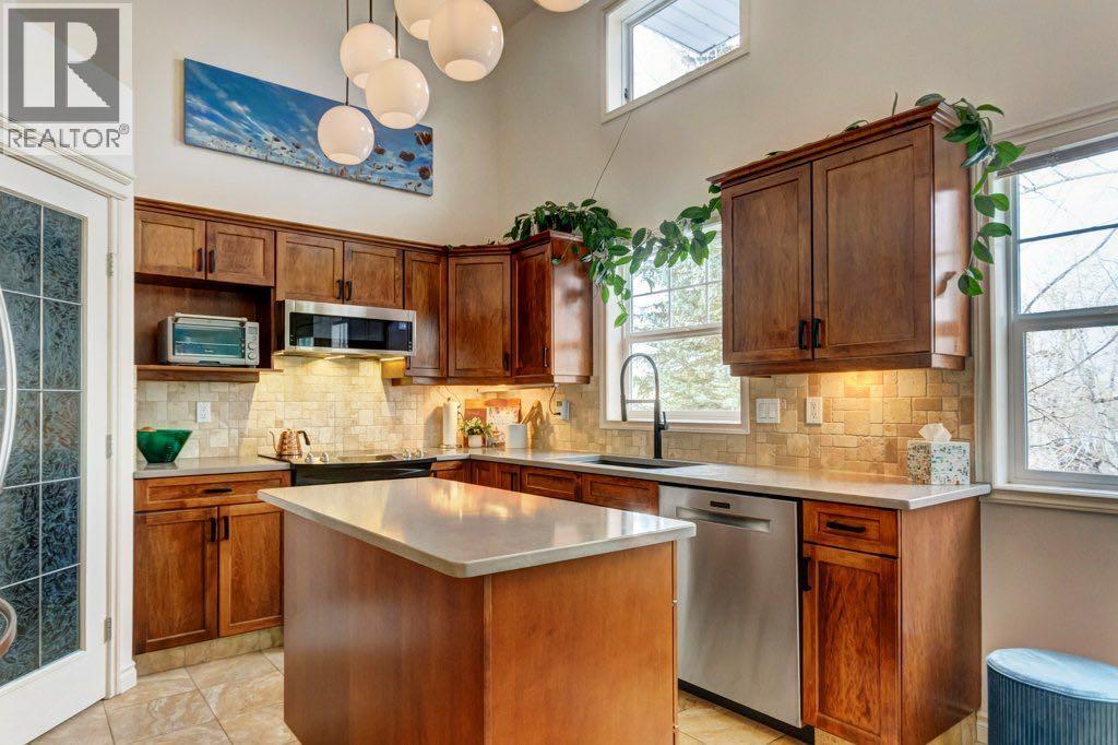 Single Family House 4 Level for Sale in  Inglewood Grove SE Inglewood Calgary 