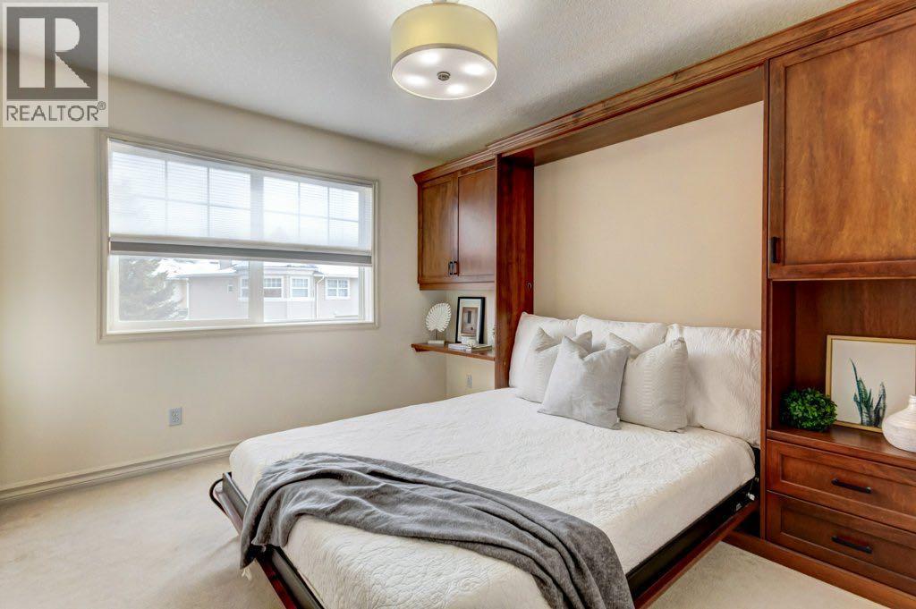 Single Family House 4 Level for Sale in  Inglewood Grove SE Inglewood Calgary 