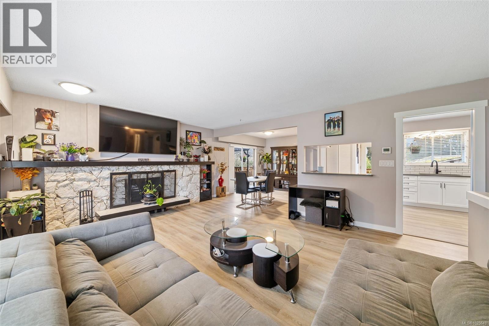 519 Pearkes Rd, Colwood