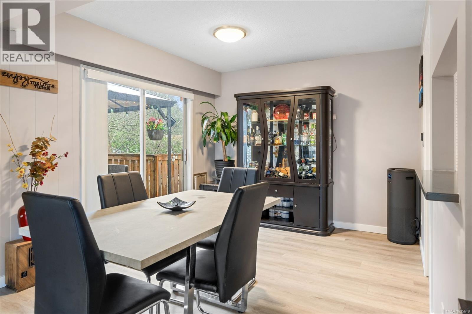 519 Pearkes Rd, Colwood