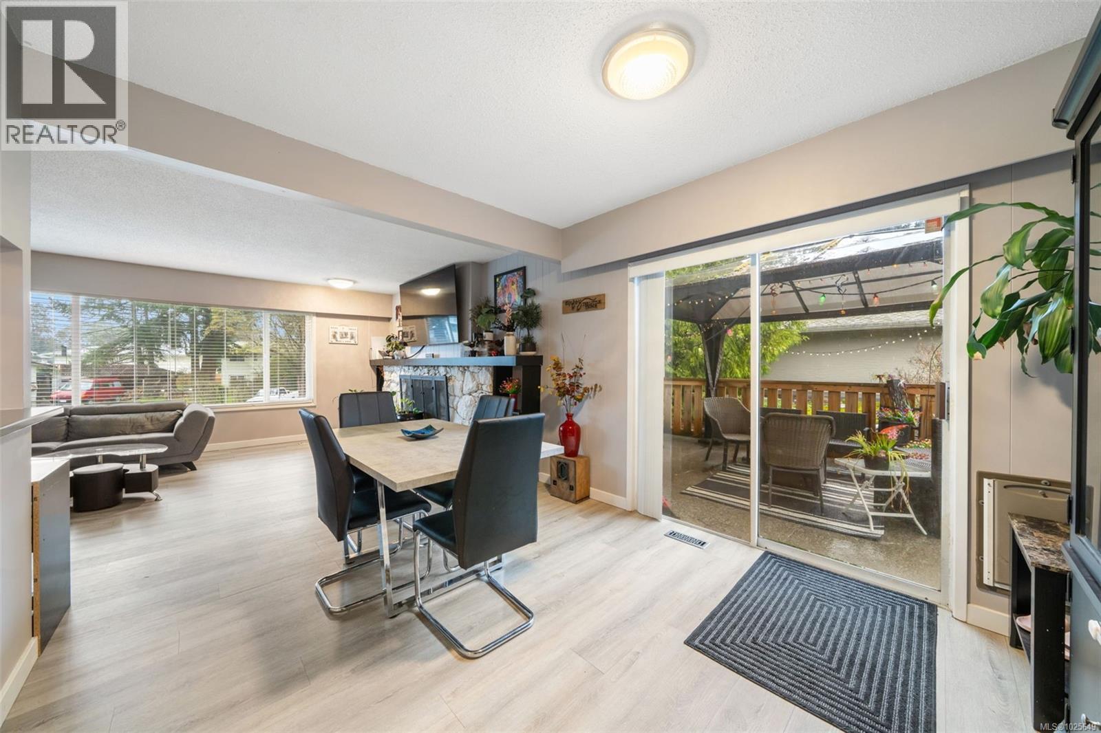 519 Pearkes Rd, Colwood