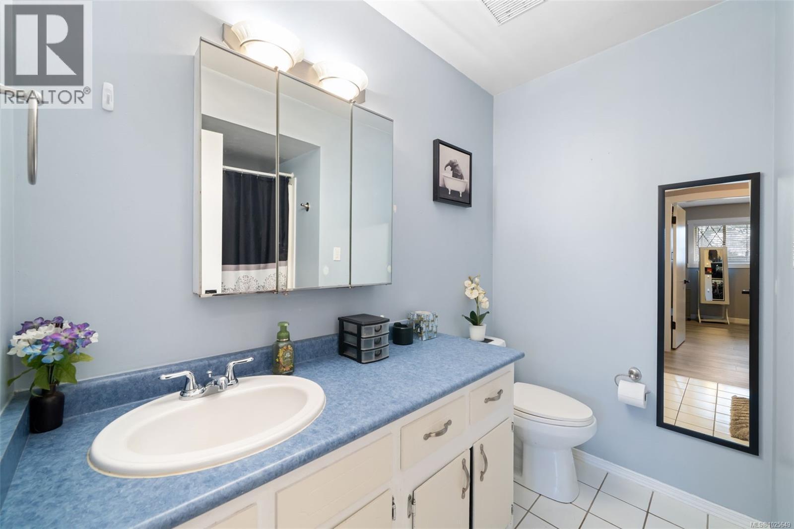 519 Pearkes Rd, Colwood