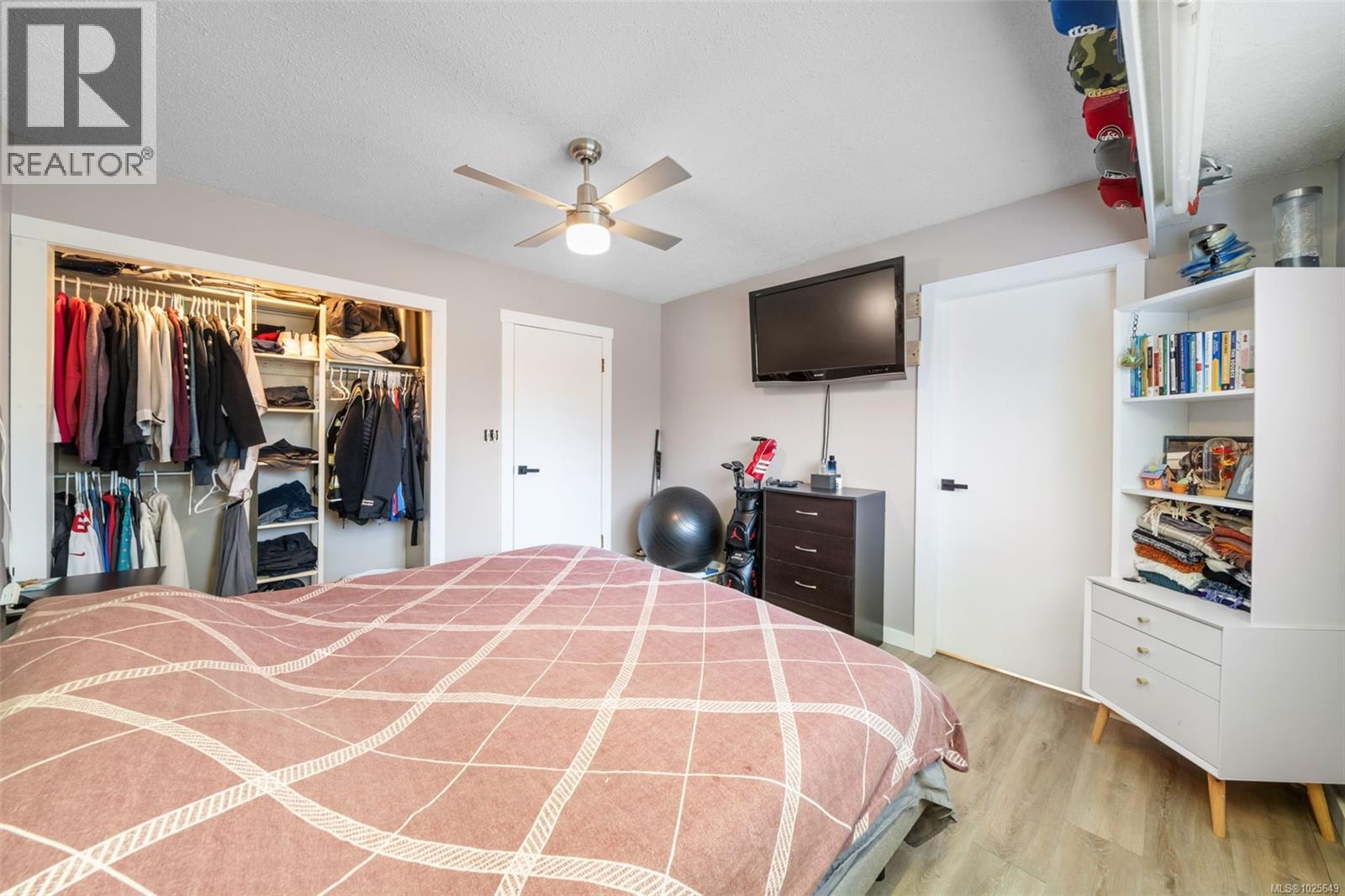 519 Pearkes Rd, Colwood