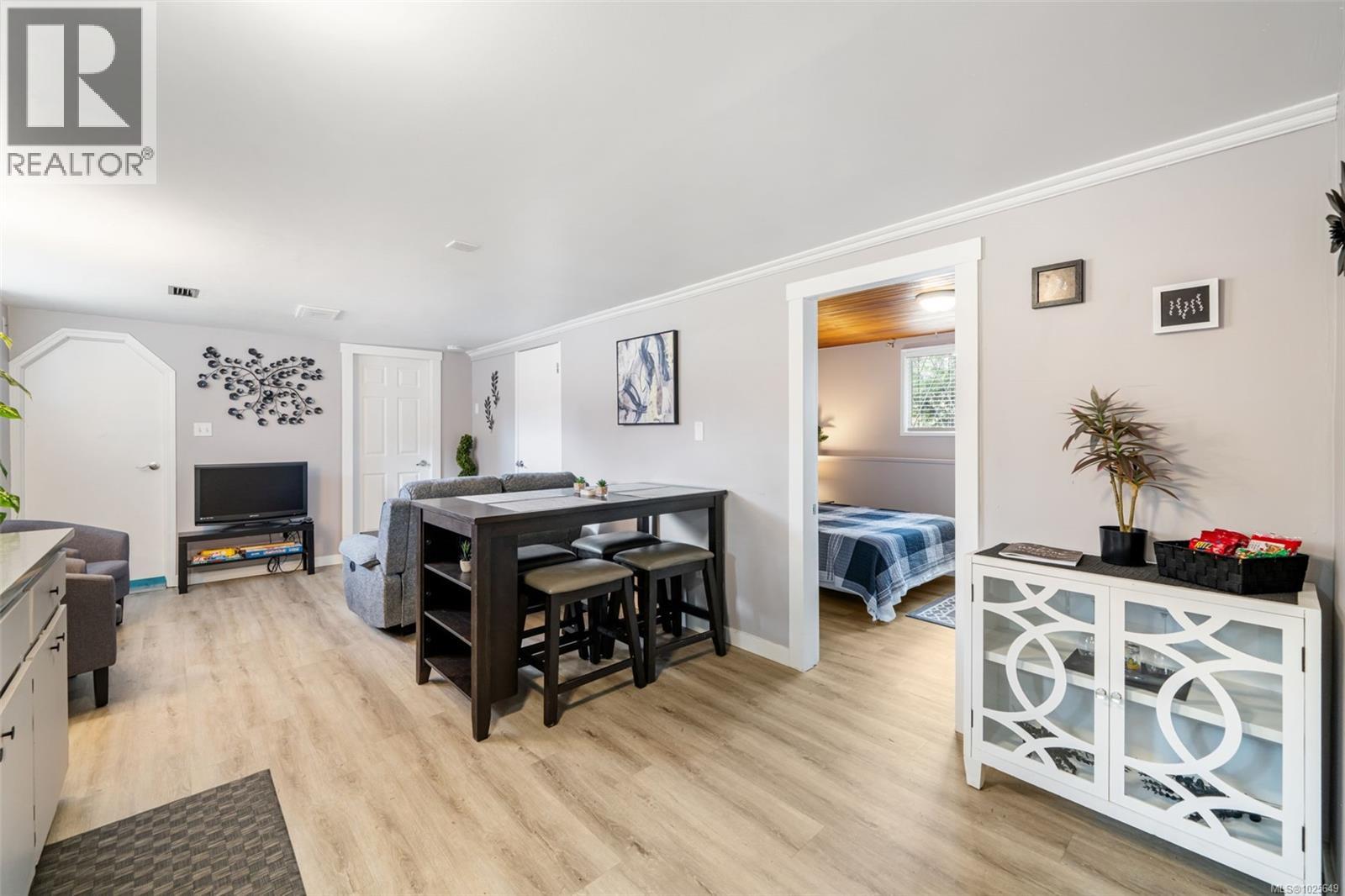 519 Pearkes Rd, Colwood