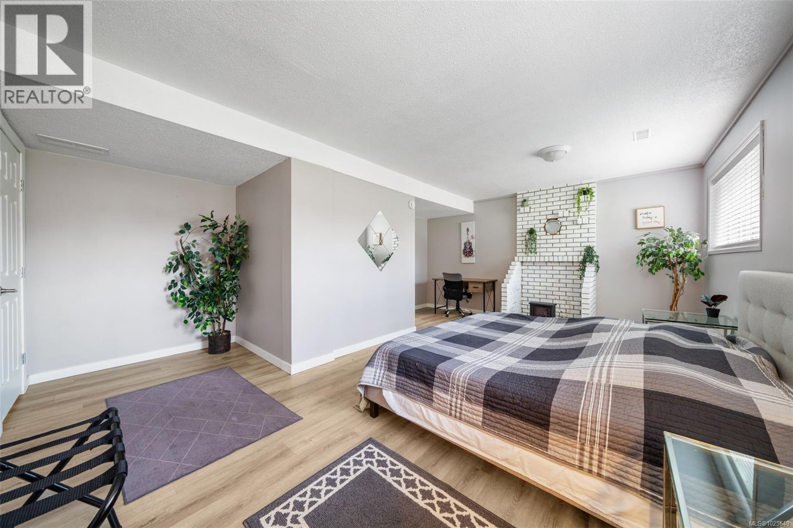 519 Pearkes Rd, Colwood