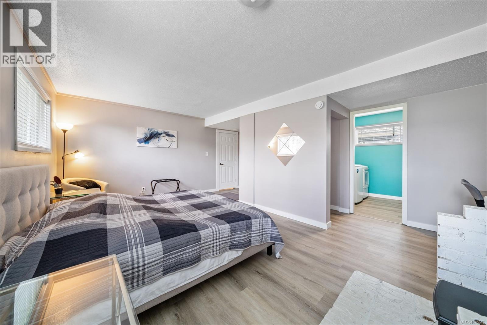 519 Pearkes Rd, Colwood