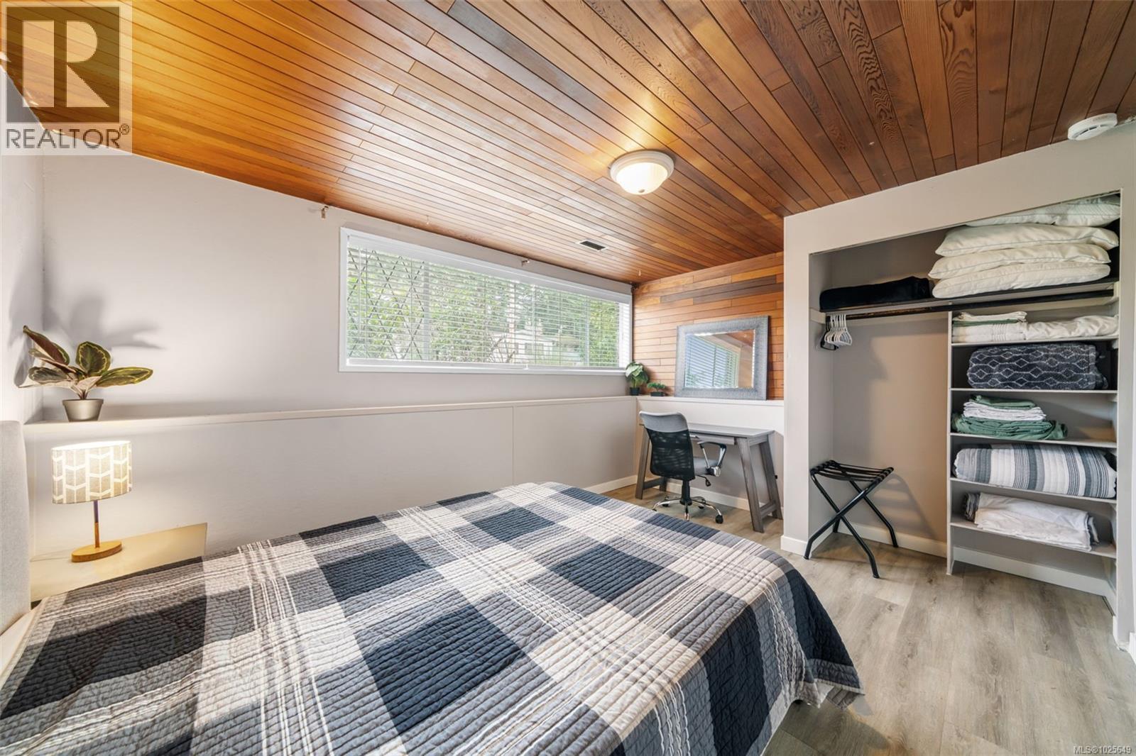 519 Pearkes Rd, Colwood