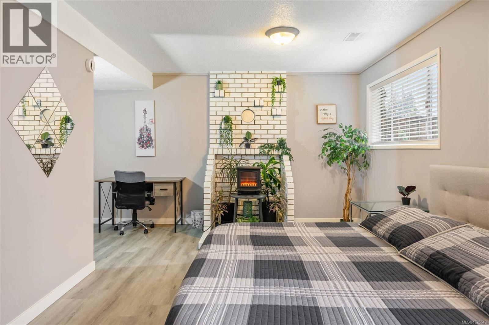 519 Pearkes Rd, Colwood