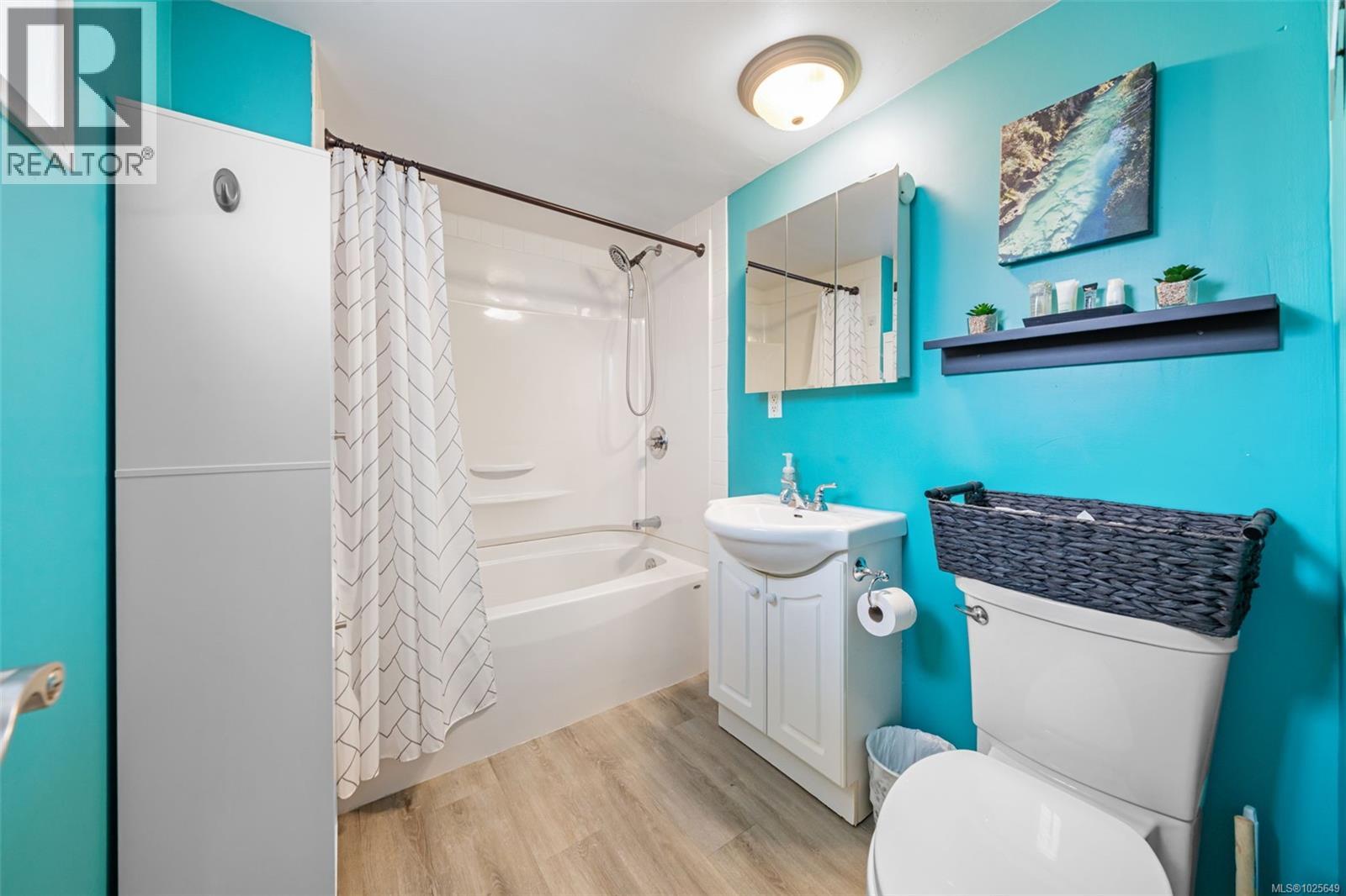 519 Pearkes Rd, Colwood