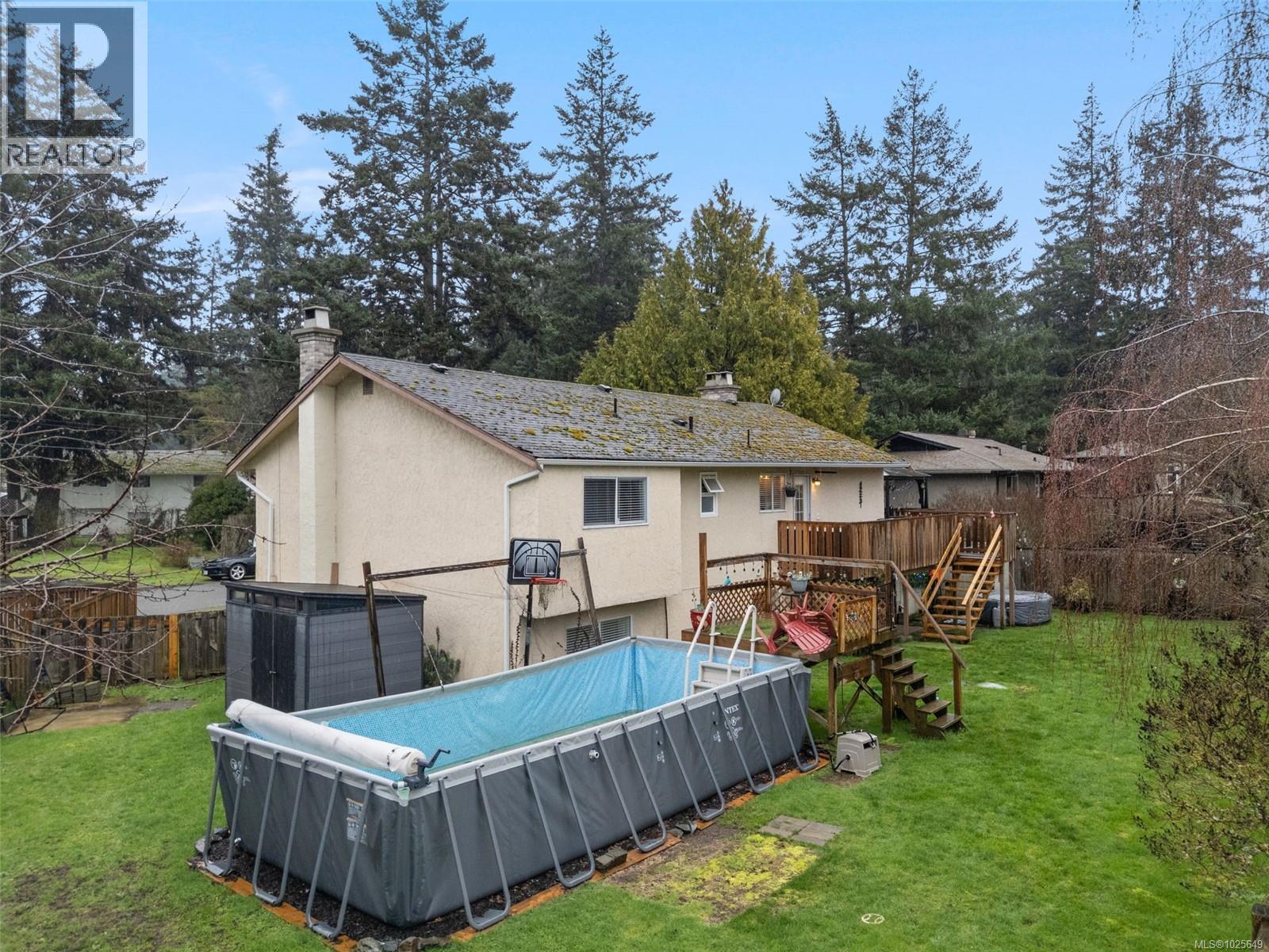 519 Pearkes Rd, Colwood