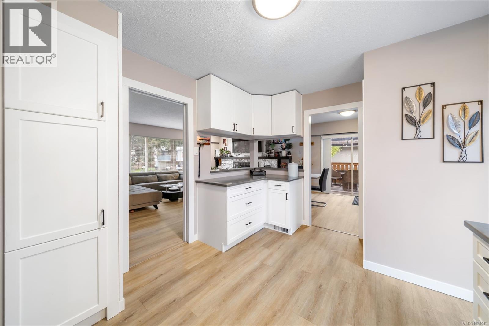 519 Pearkes Rd, Colwood