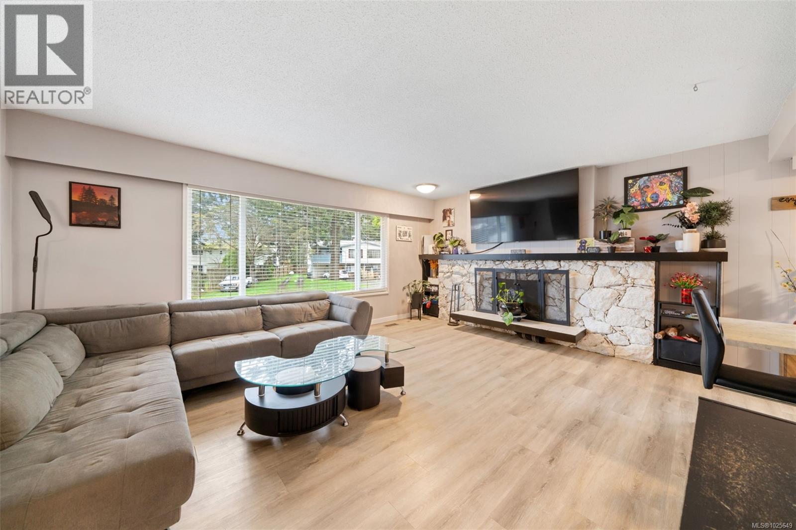 519 Pearkes Rd, Colwood