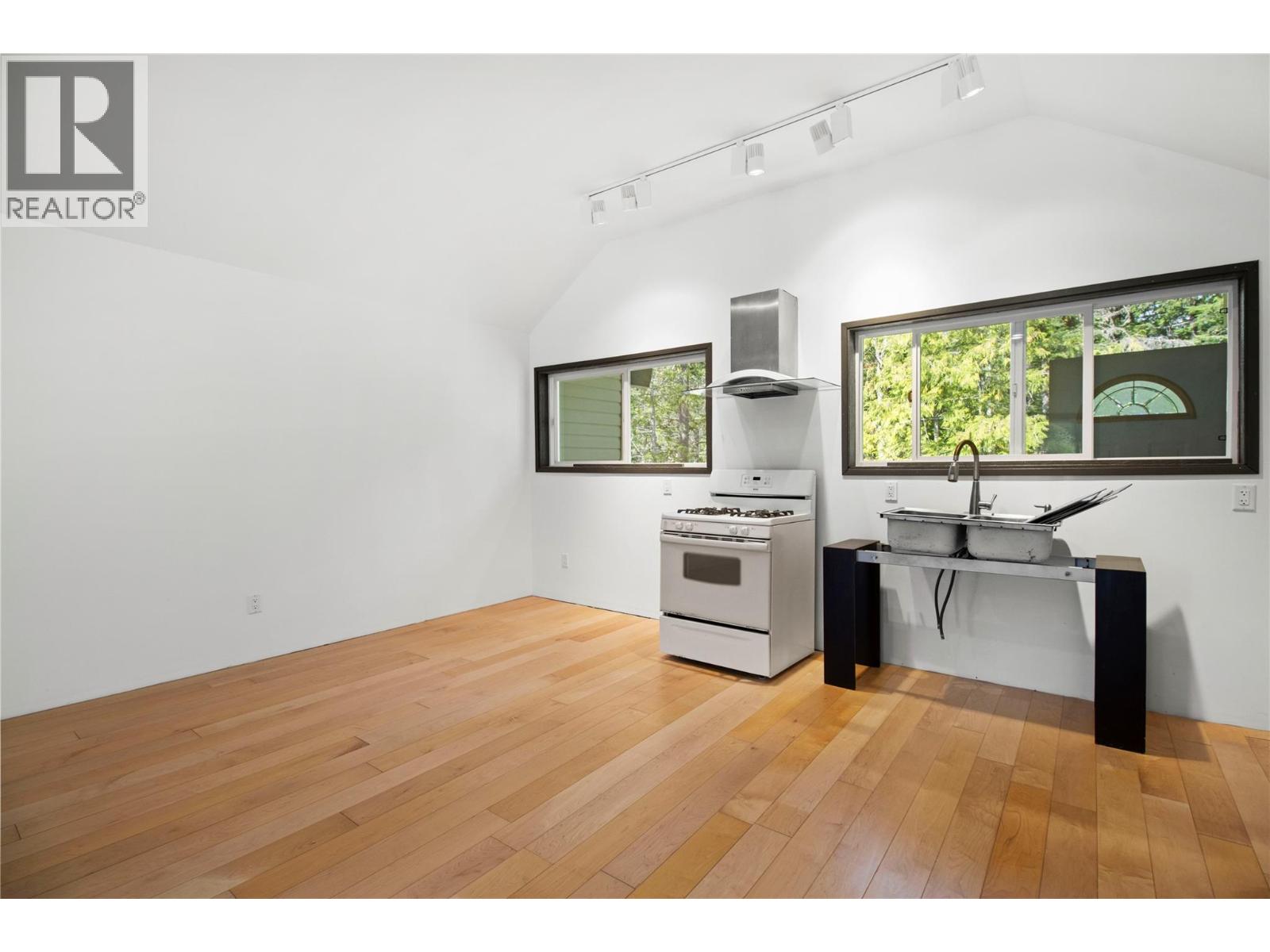 1446 Nittel Road, Seymour Arm