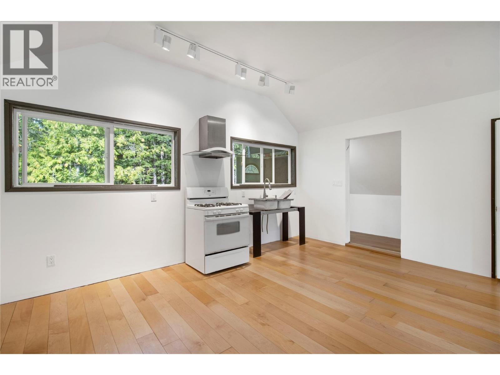 1446 Nittel Road, Seymour Arm