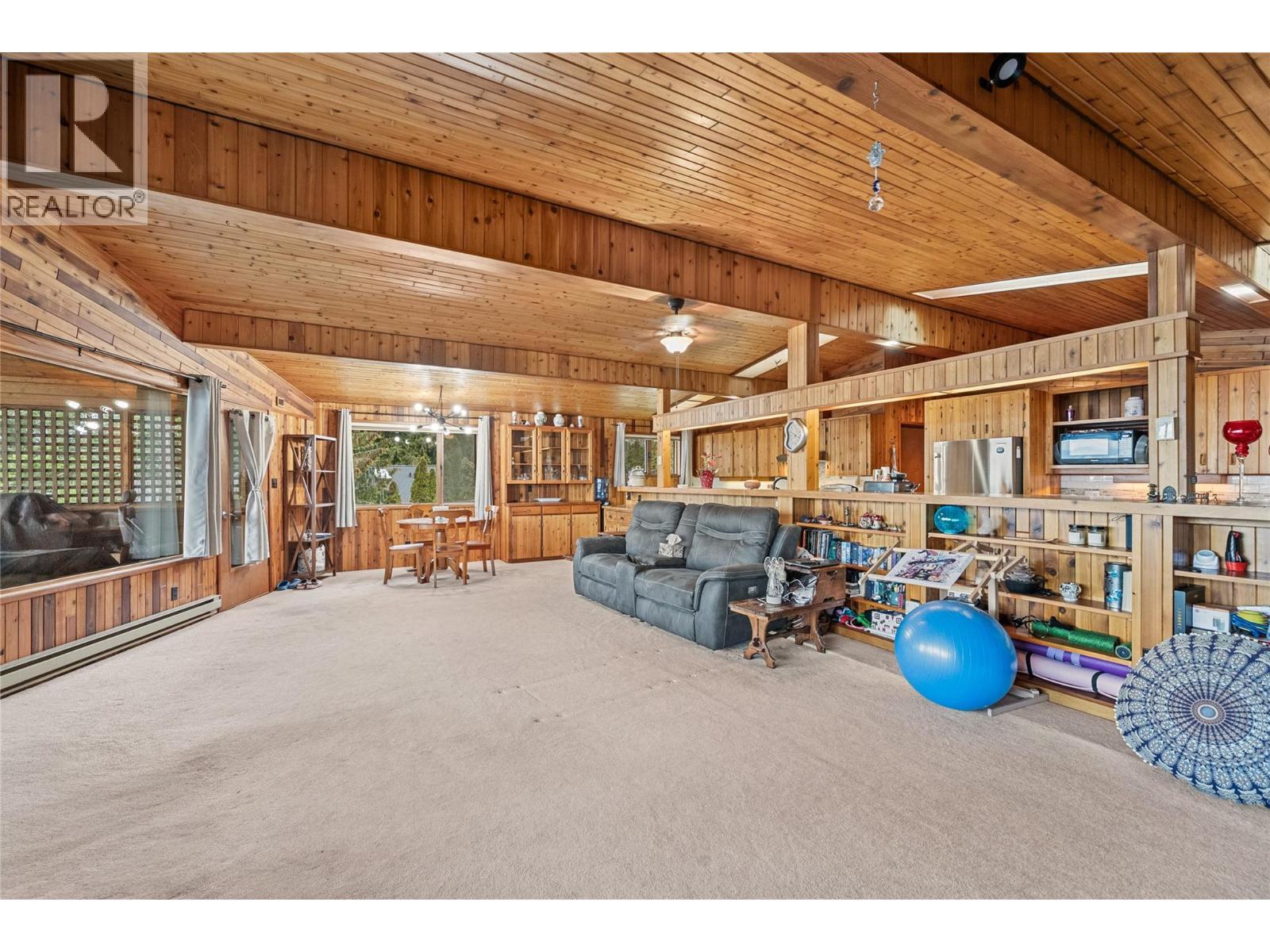 5305 Meadow Creek Crescent, Celista