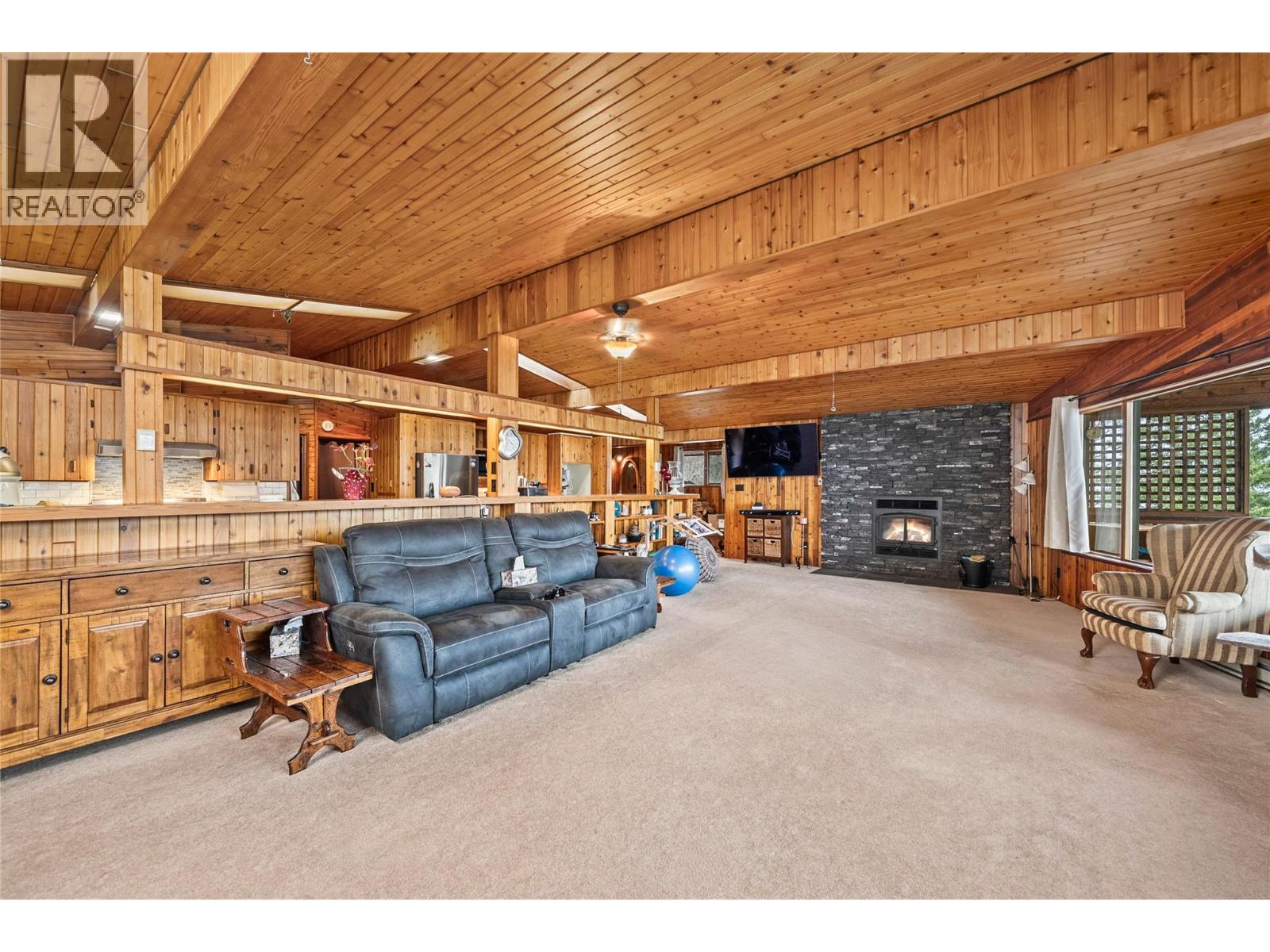 5305 Meadow Creek Crescent, Celista