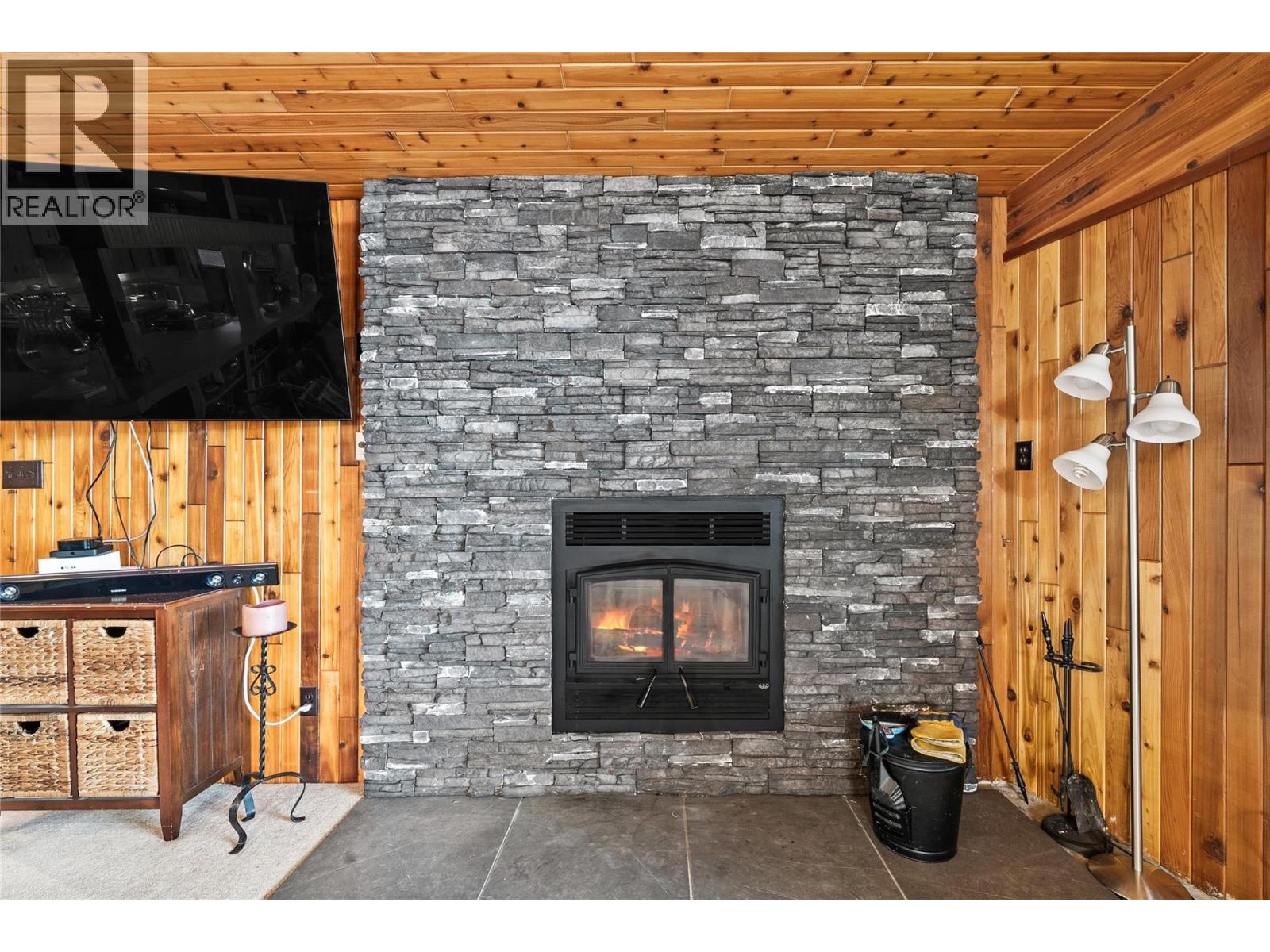 5305 Meadow Creek Crescent, Celista