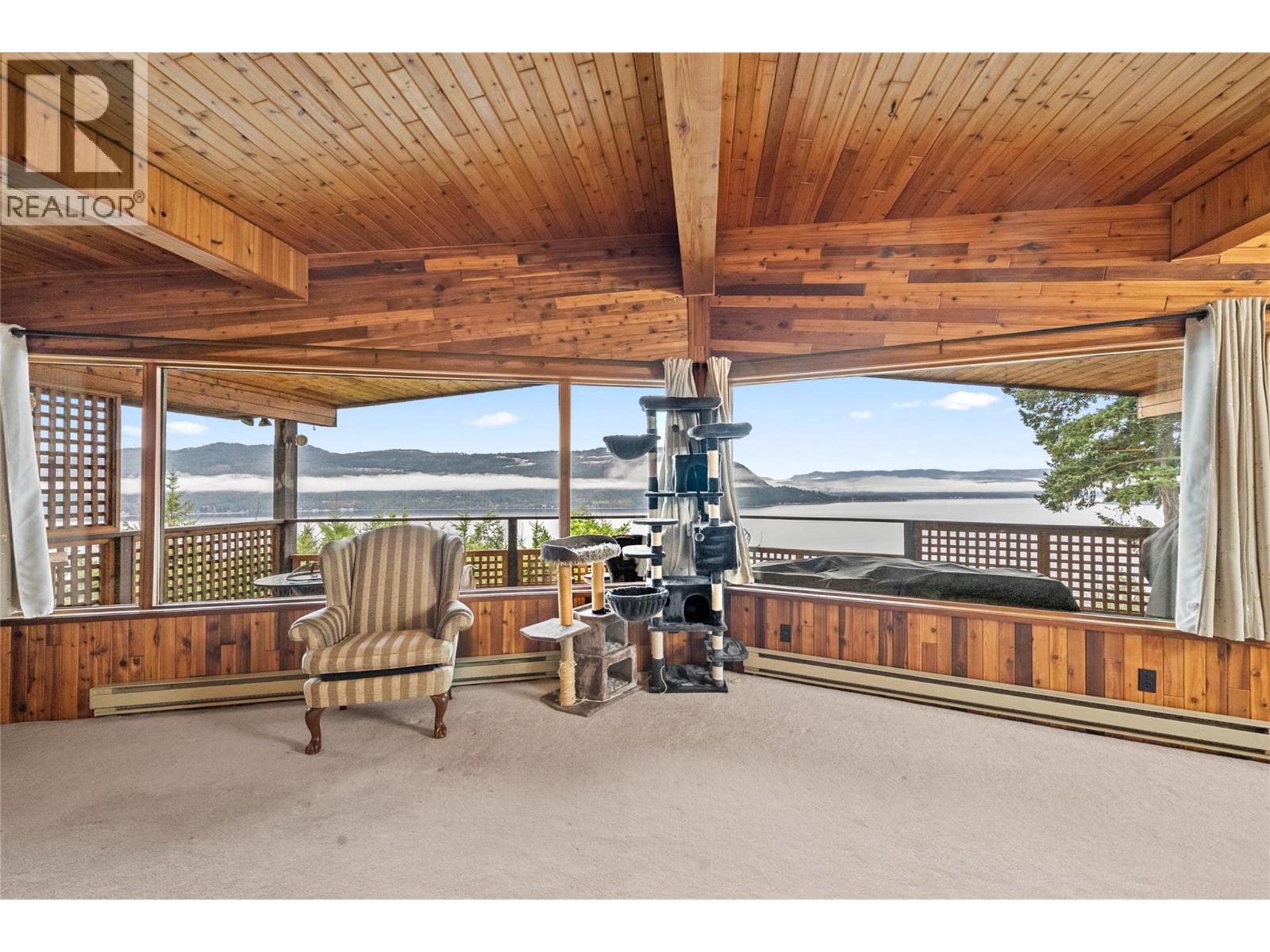 5305 Meadow Creek Crescent, Celista