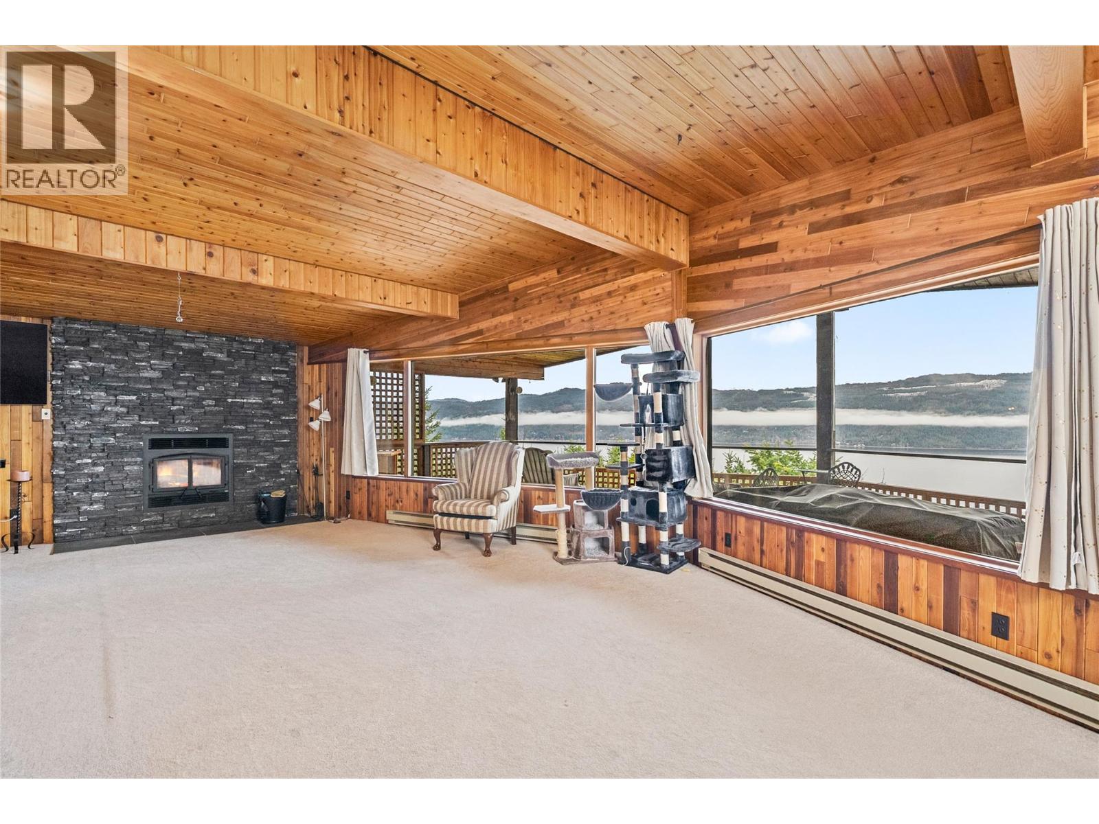 5305 Meadow Creek Crescent, Celista