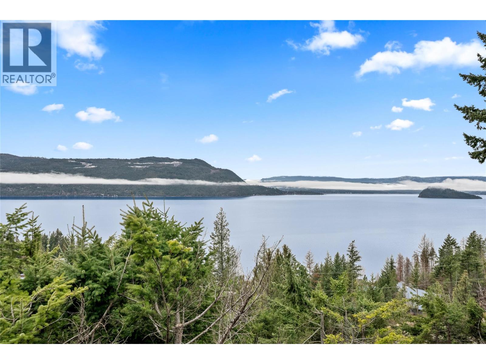 5305 Meadow Creek Crescent, Celista