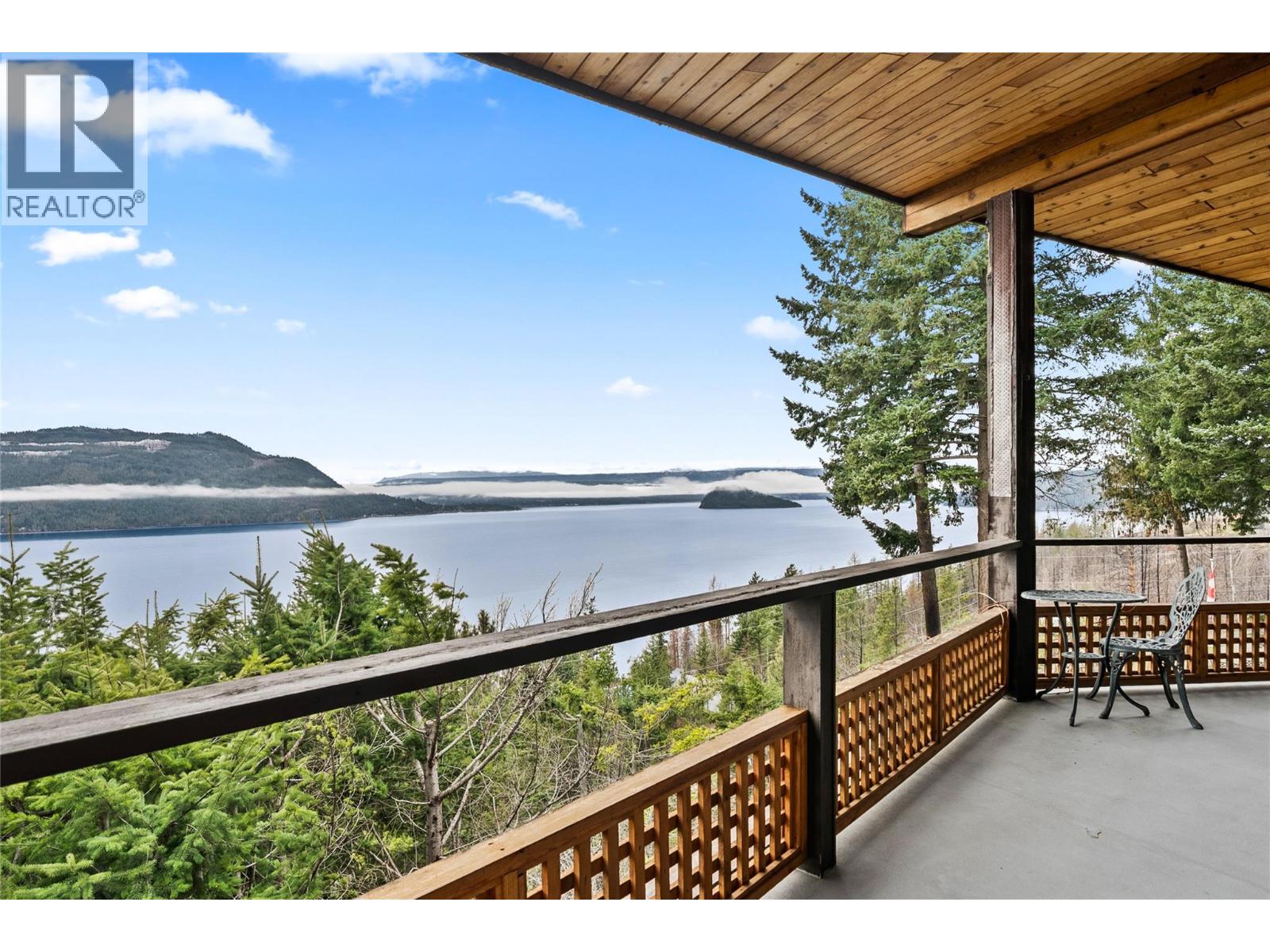 5305 Meadow Creek Crescent, Celista