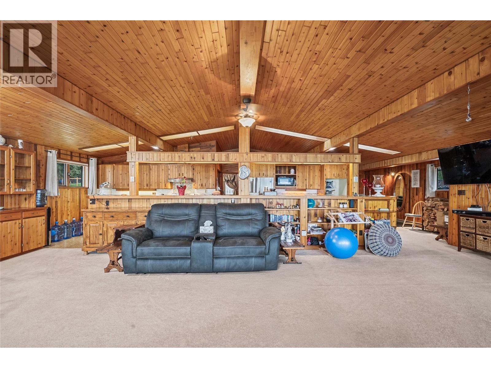 5305 Meadow Creek Crescent, Celista