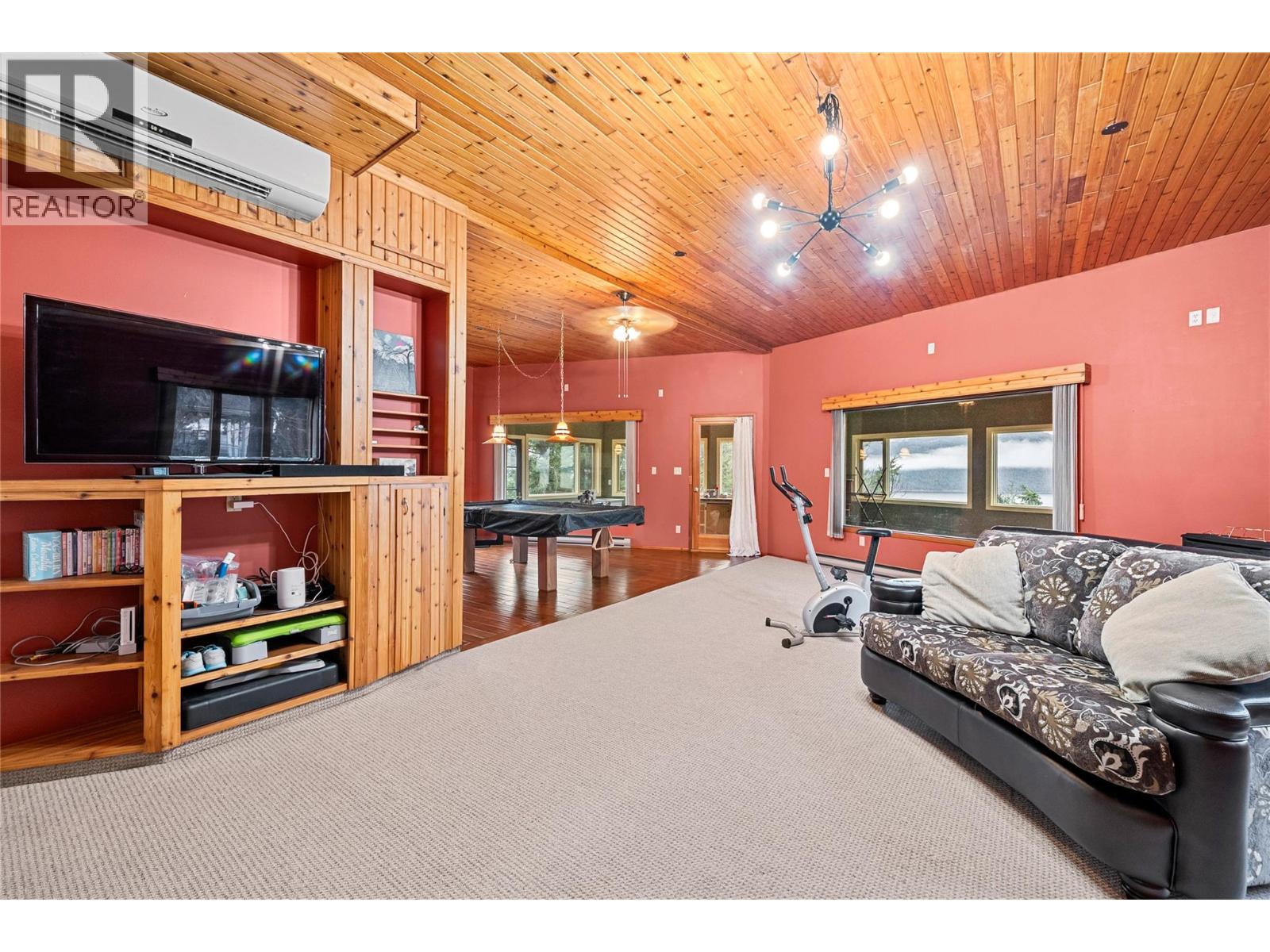 5305 Meadow Creek Crescent, Celista