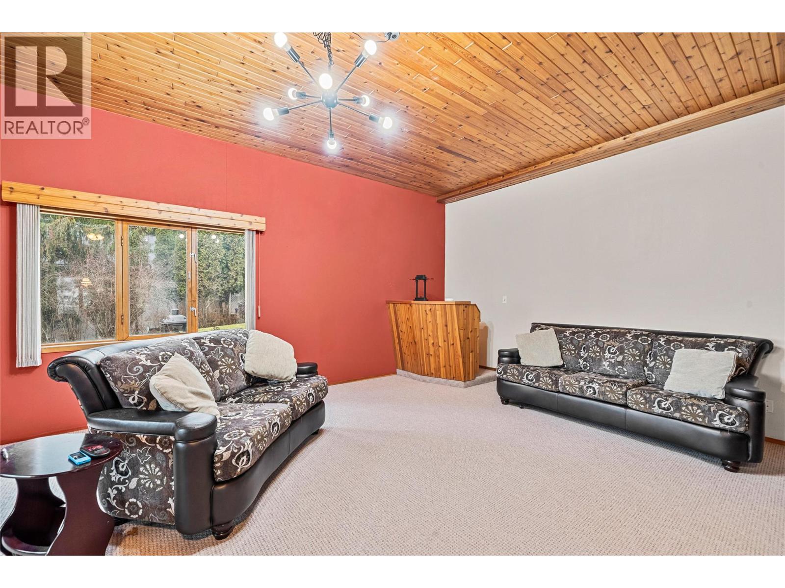 5305 Meadow Creek Crescent, Celista