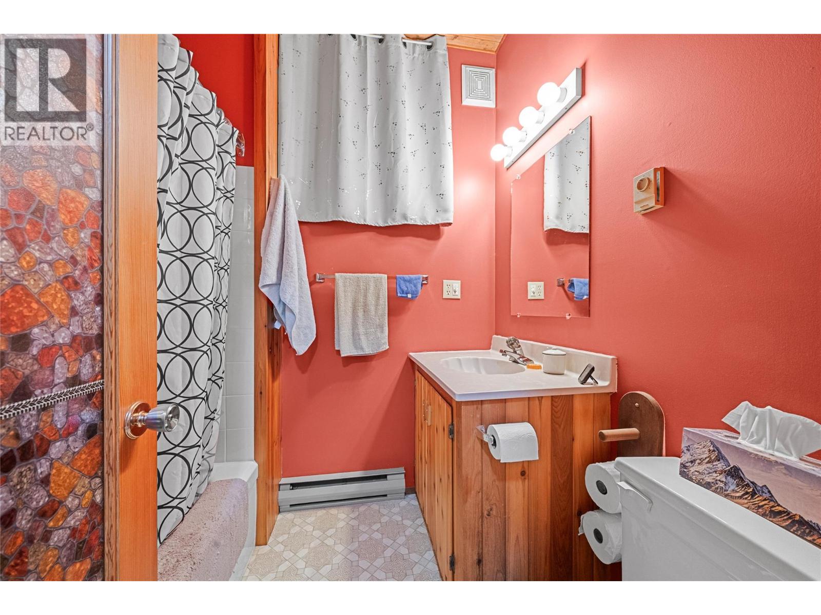 5305 Meadow Creek Crescent, Celista