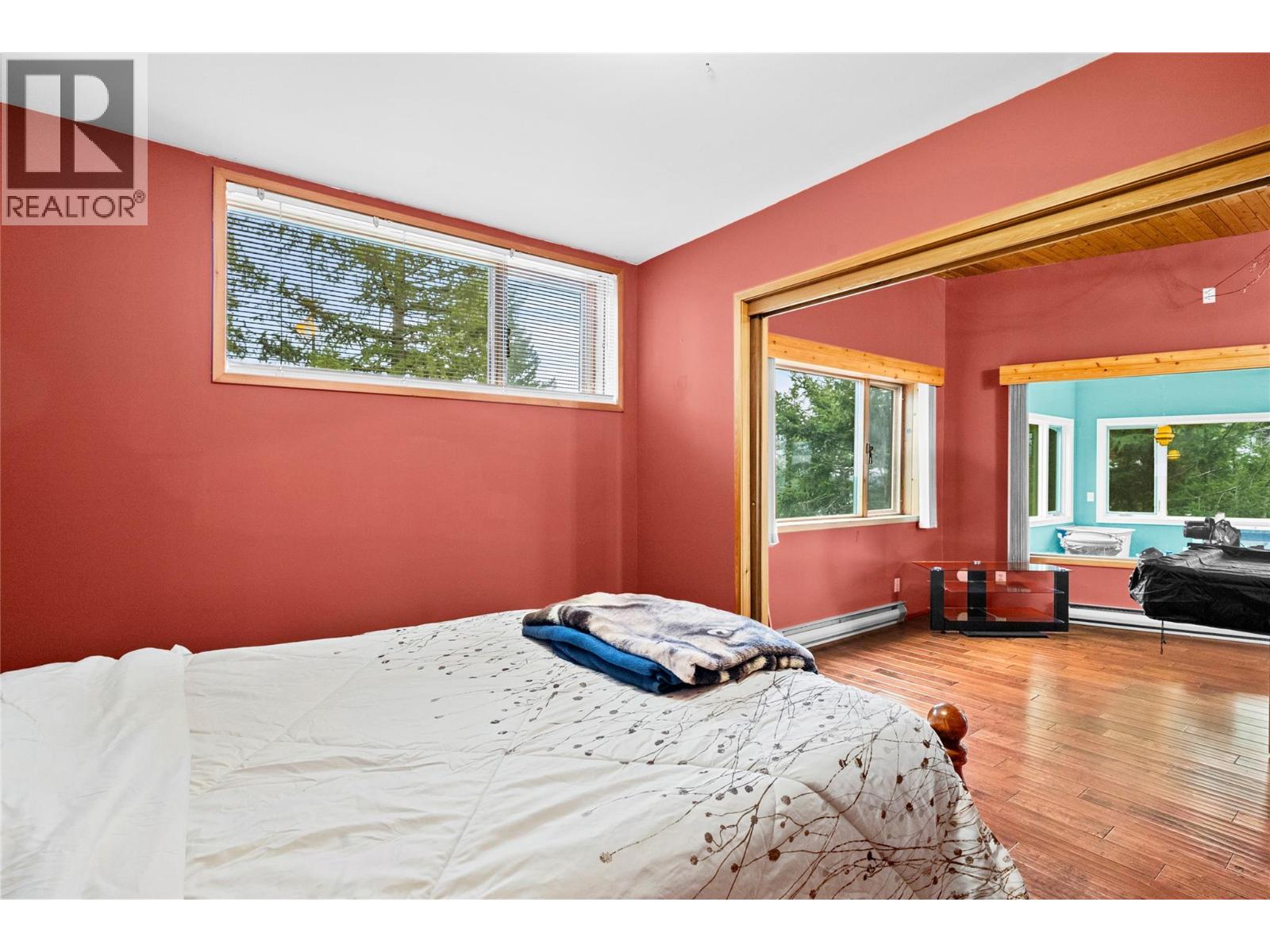 5305 Meadow Creek Crescent, Celista