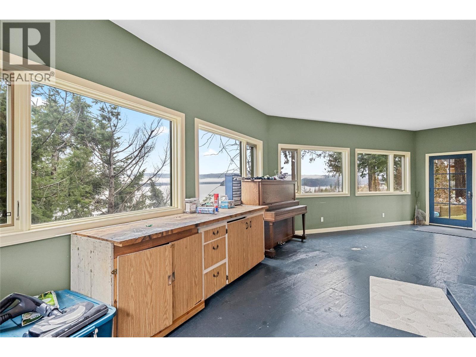 5305 Meadow Creek Crescent, Celista