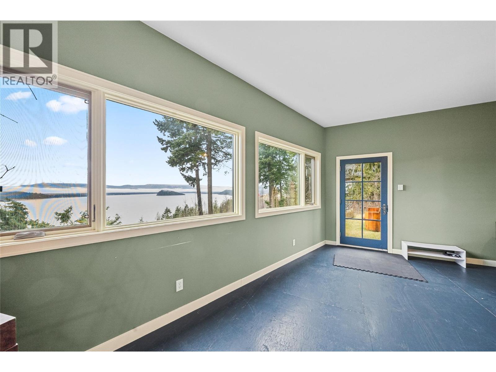 5305 Meadow Creek Crescent, Celista