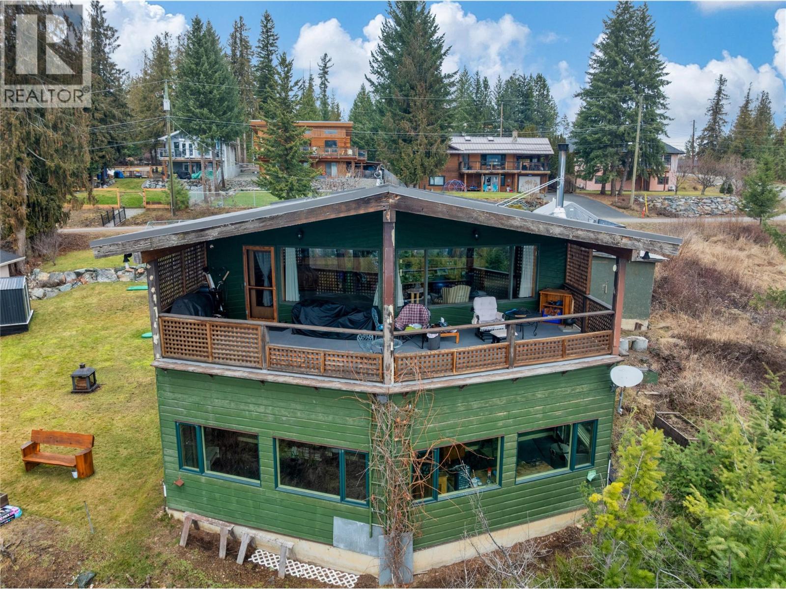 5305 Meadow Creek Crescent, Celista