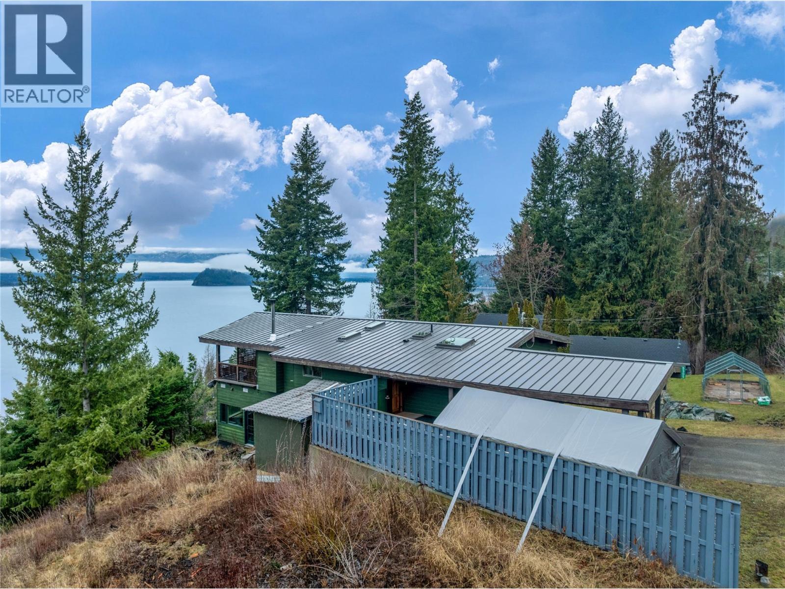 5305 Meadow Creek Crescent, Celista