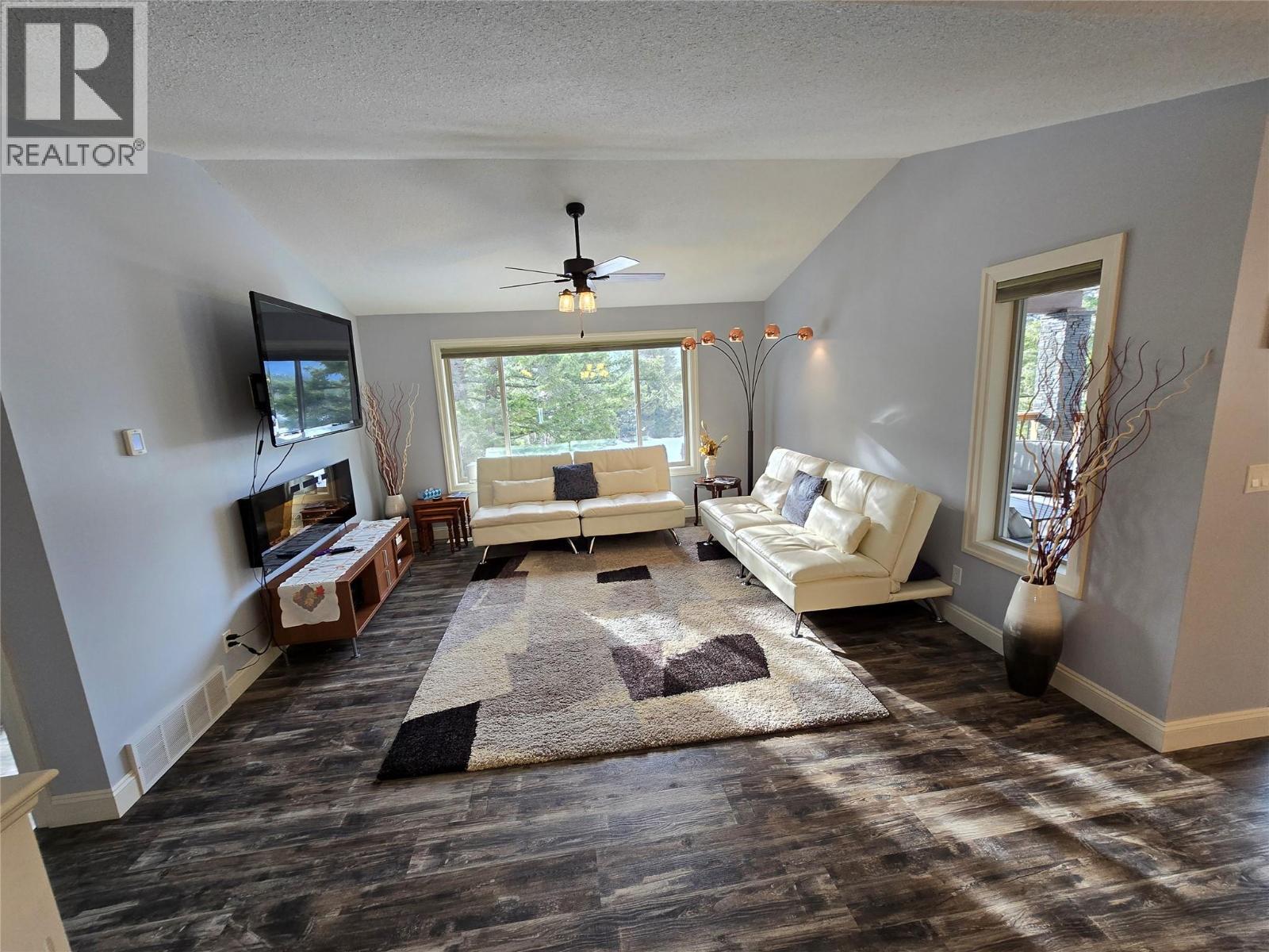565 Clearwater Valley Road - 19