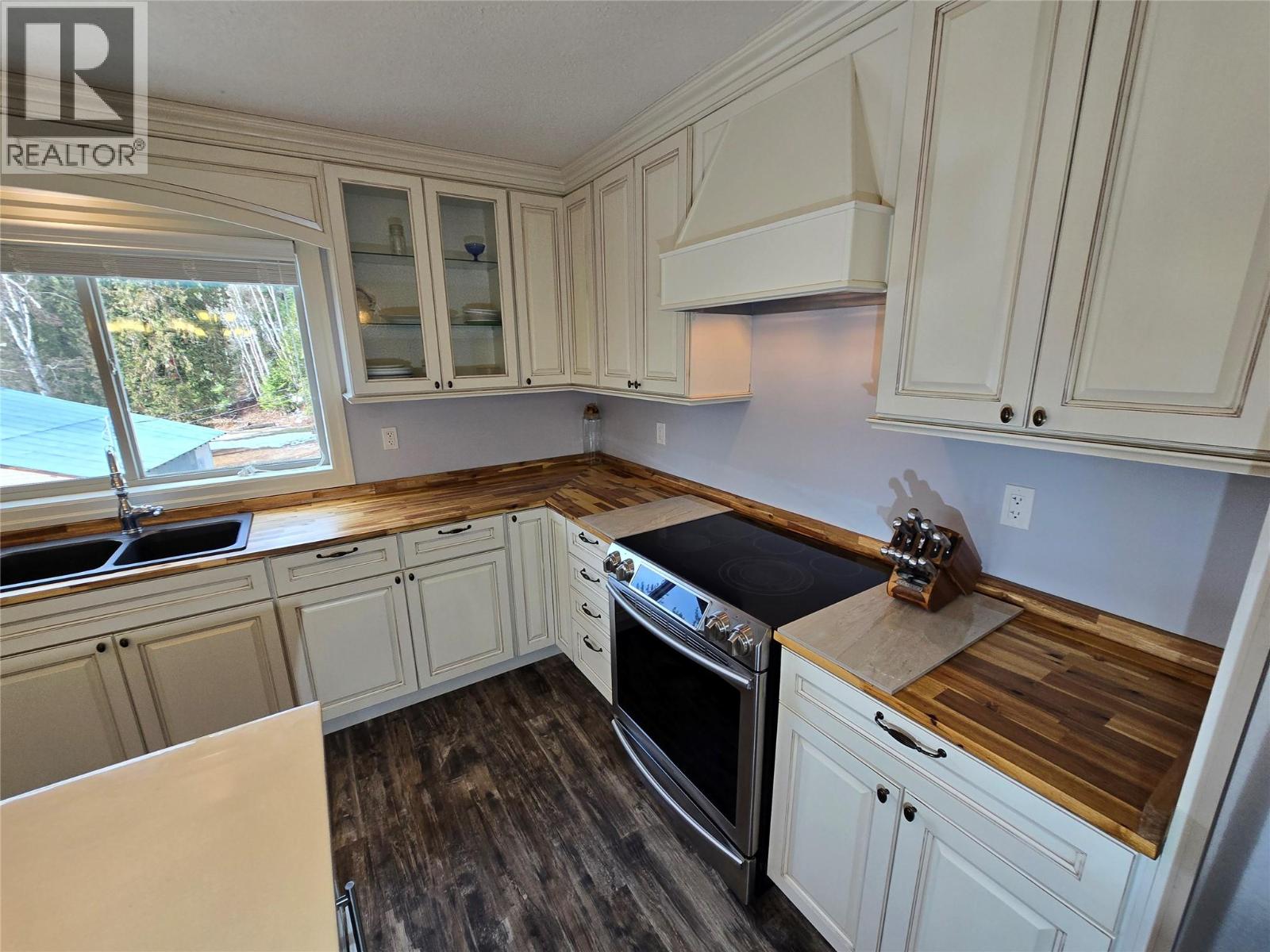 565 Clearwater Valley Road, Clearwater