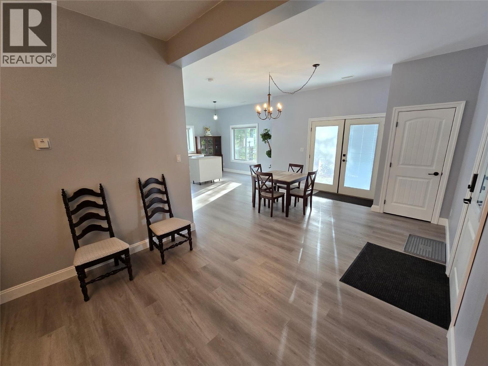 565 Clearwater Valley Road - 47