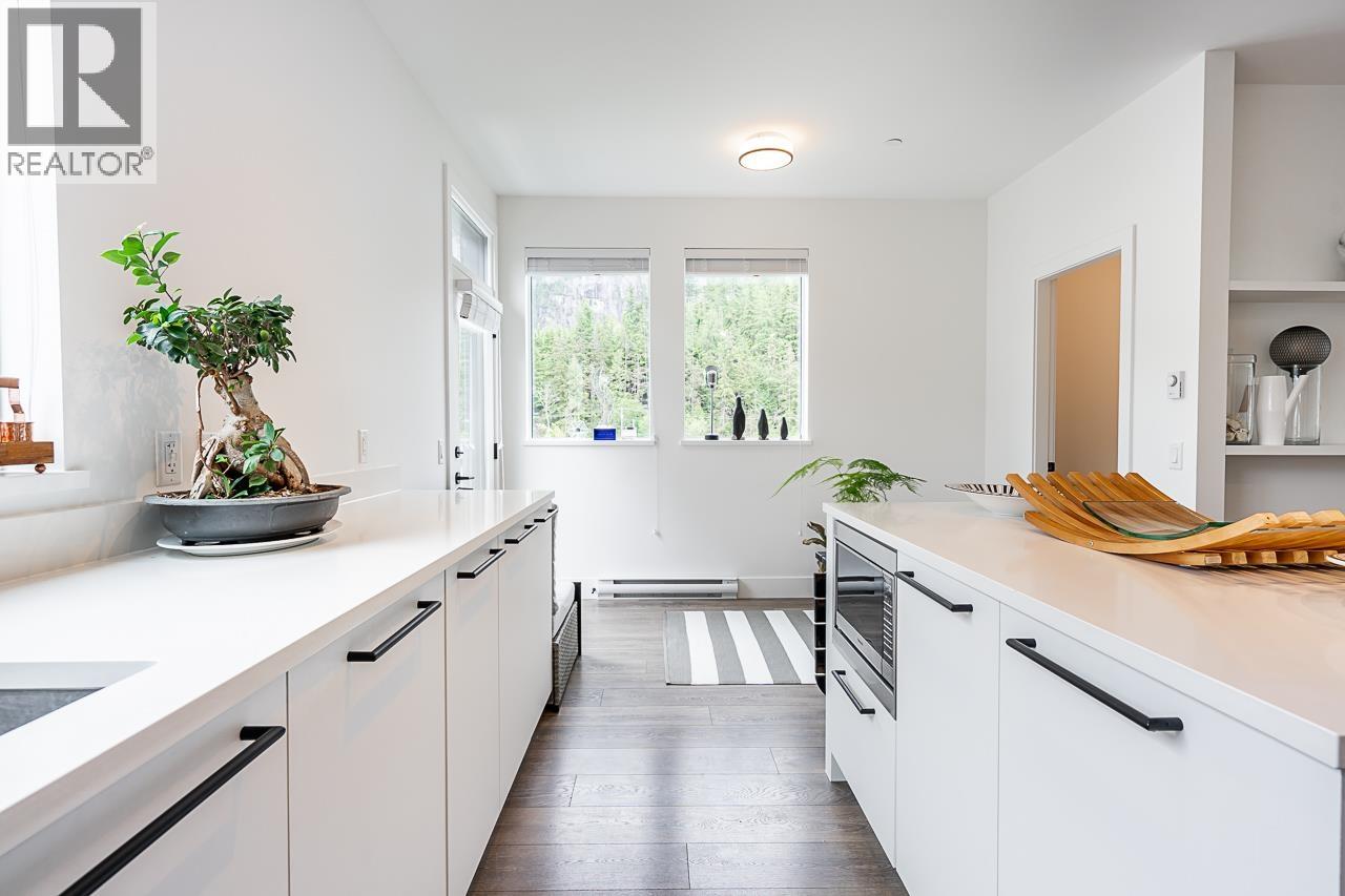 37981 HELM WAY, Squamish