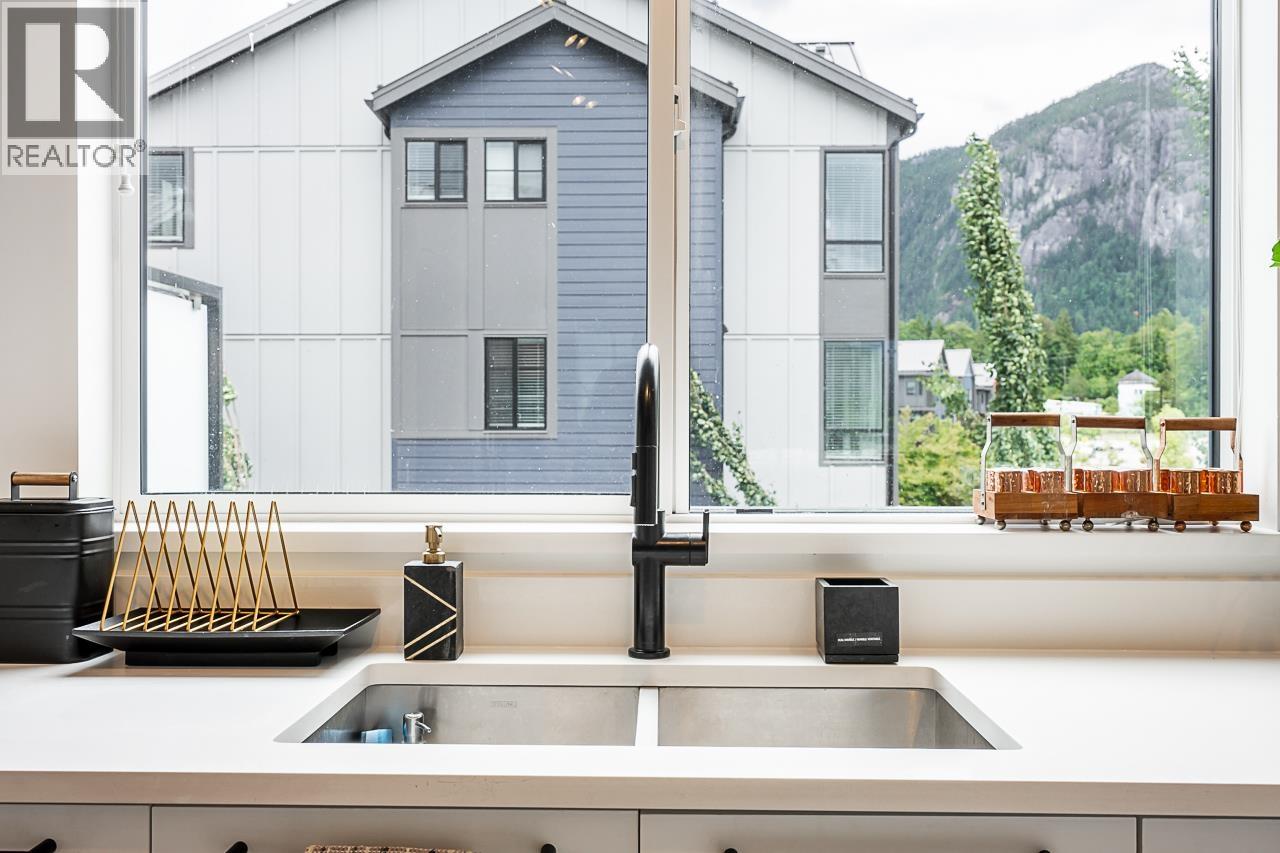 37981 HELM WAY, Squamish