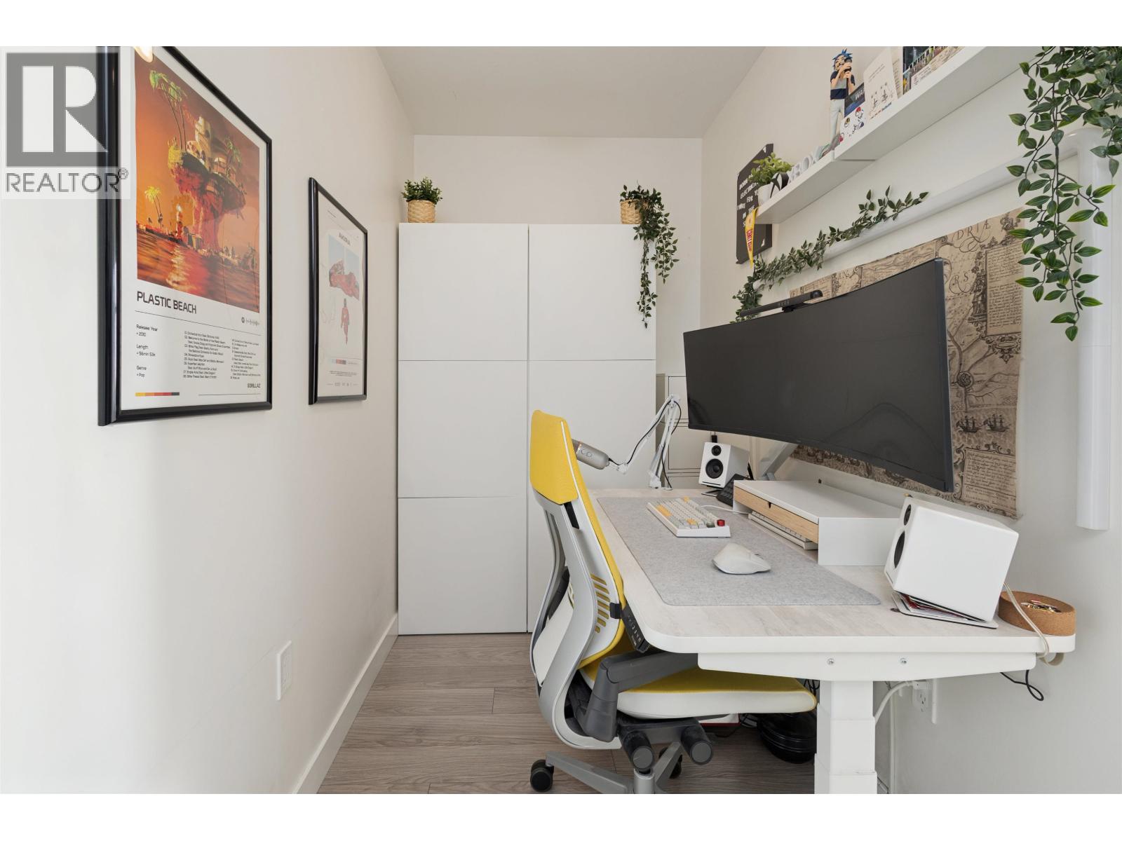 208 200 NELSON'S CRESCENT