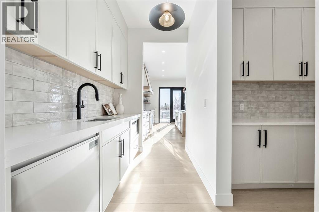 Single Family House for Sale in  Cannon Road NW Charleswood Calgary 