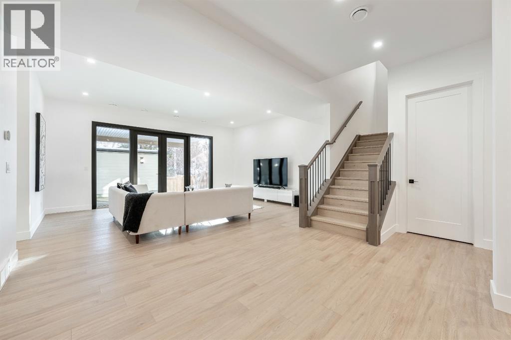 Single Family House for Sale in  Cannon Road NW Charleswood Calgary 