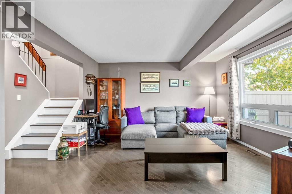 Single Family House for Sale in    Avenue NW Huntington Hills Calgary 